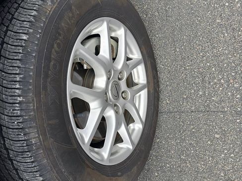 Used 2024 Chrysler Pacifica Touring-L FWD image 9