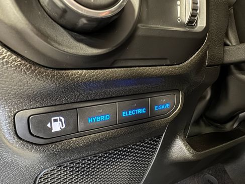 Used 2023 Jeep Wrangler Unlimited Sahara AWD/4WD image 24