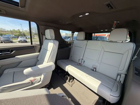 New 2026 GMC Yukon XL Denali w/ Denali Reserve Package image 22