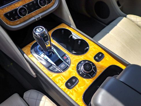 Used 2017 Bentley Bentayga W12 AWD image 20