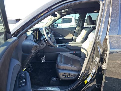 Used 2025 Lexus TX 350 AWD w/ Technology Package image 3