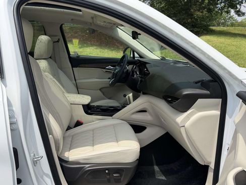 Used 2022 Buick Envision Avenir w/ Technology Package II FWD image 12