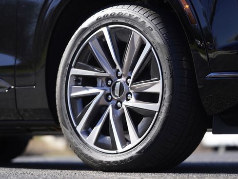 Used 2026 Cadillac Vistiq Sport image 40