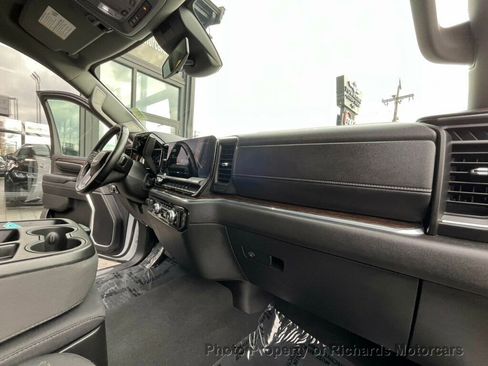 Used 2024 GMC Sierra 2500 SLE w/ SLE Value Package; image 22