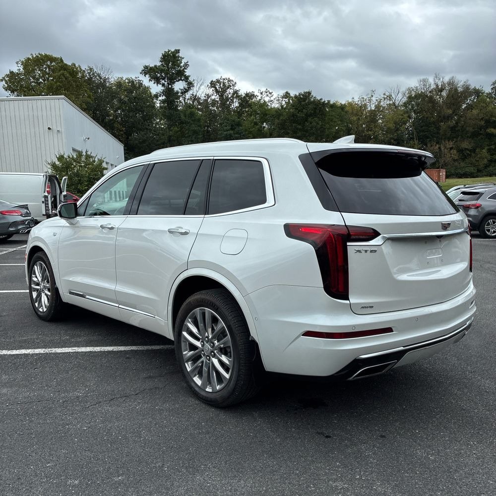 Used 2021 Cadillac XT6 Premium Luxury AWD/4WD image 4