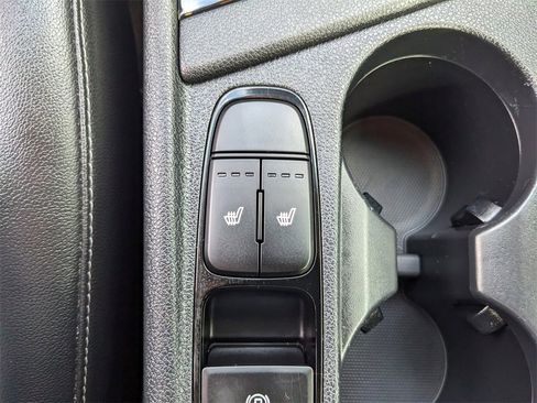 Certified 2022 Kia Niro EX image 28