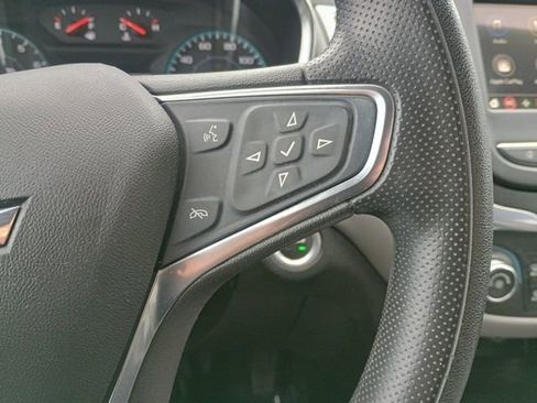 Used 2019 Chevrolet Equinox LS w/ LS Convenience Package image 29