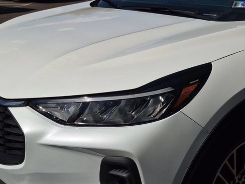 Certified 2023 Ford Escape SE FWD image 3