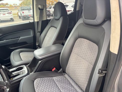 Used 2018 Chevrolet Colorado Z71 image 12