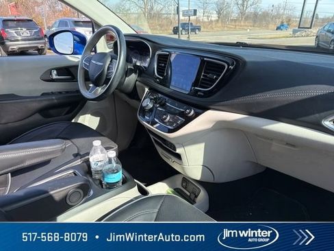 Used 2020 Chrysler Pacifica Limited image 10