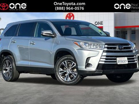 Used 2019 Toyota Highlander LE FWD image 1