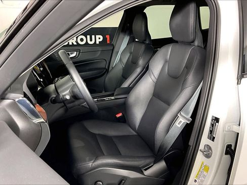 Used 2024 Volvo XC60 B5 Plus w/ Protection Package Premier image 8