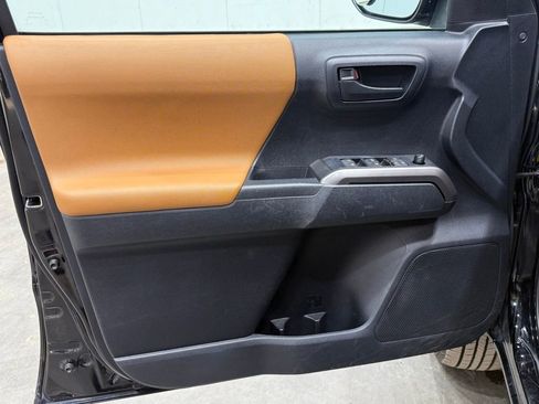 Used 2020 Toyota Tacoma SR5 image 18