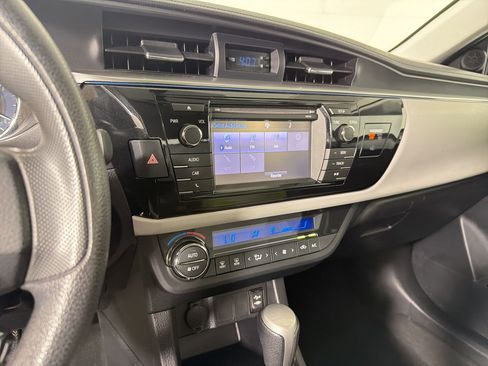 Used 2015 Toyota Corolla LE FWD image 19