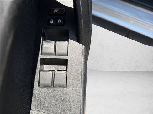 Used 2018 Toyota Corolla LE FWD image 11