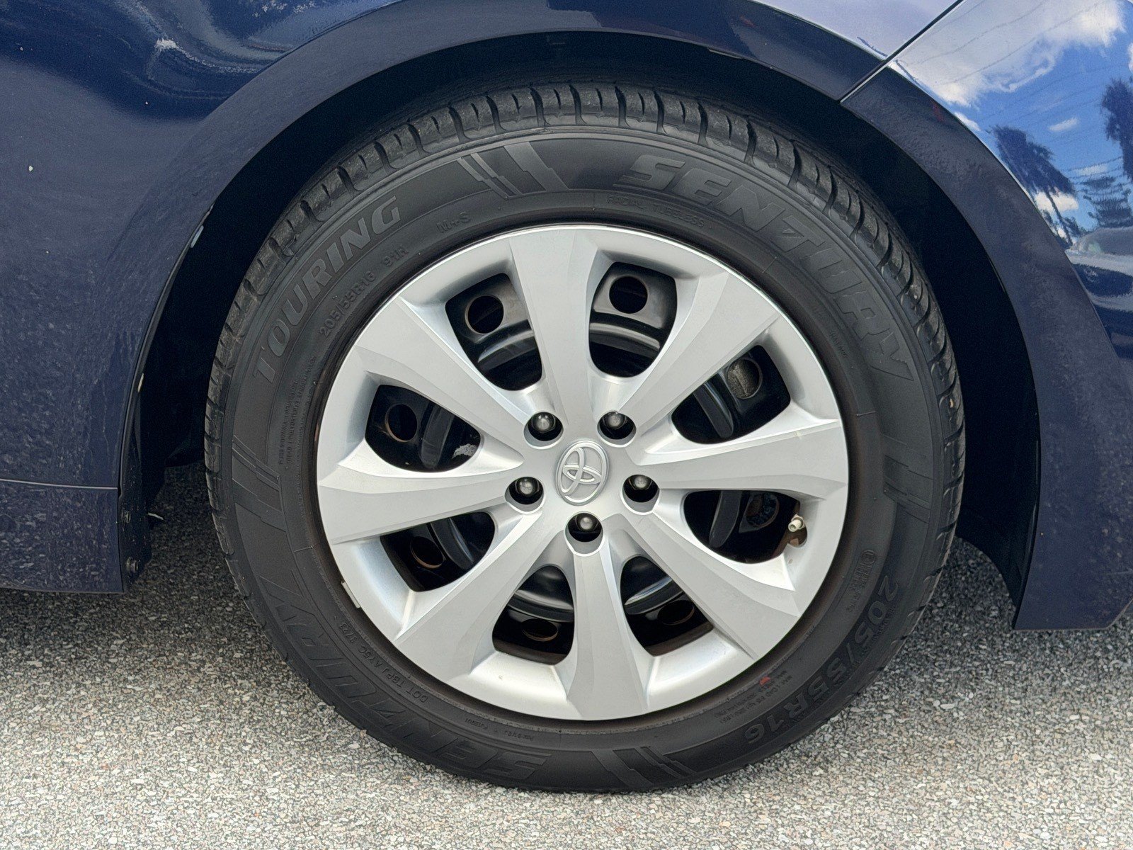 Used 2020 Toyota Corolla LE FWD image 18