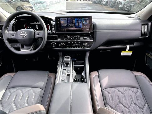 New 2026 Nissan Pathfinder Platinum w/ Accent Package image 5