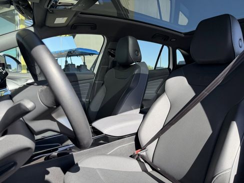 Used 2023 Volkswagen ID.4 Pro S image 33