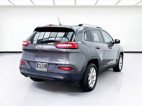 Used 2017 Jeep Cherokee Latitude image 4