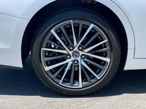 Used 2025 Lexus ES 350 w/ Premium Package FWD image 13