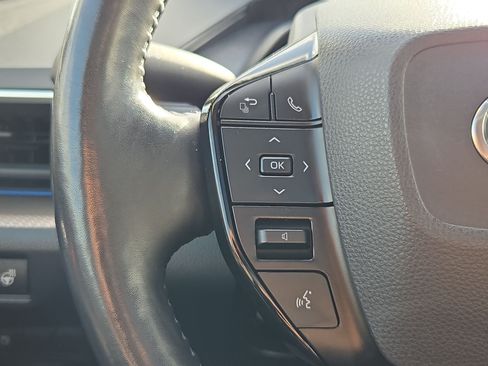 Used 2024 Toyota Prius XLE FWD image 19