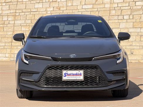 Used 2025 Toyota Corolla SE image 2