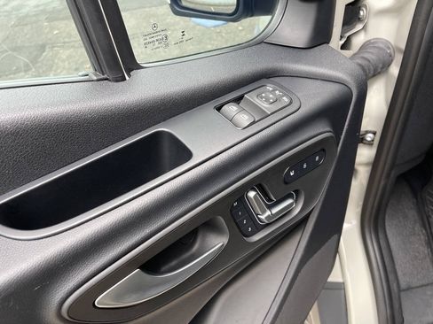 Used 2025 Mercedes-Benz Sprinter 2500 image 9