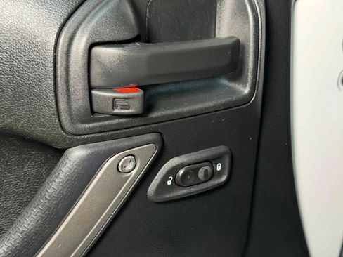 Used 2018 Jeep Wrangler Unlimited Sport S AWD/4WD image 16