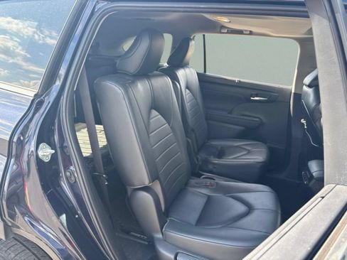 Used 2023 Toyota Highlander XLE FWD image 21