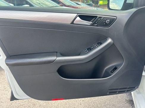Used 2015 Volkswagen Jetta SE FWD image 18