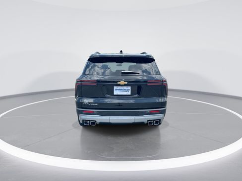 Used 2025 Chevrolet Traverse LT FWD image 8