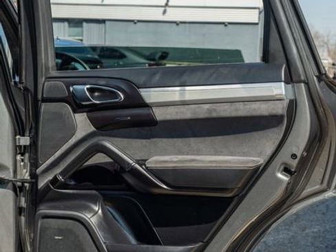 Used 2018 Porsche Cayenne GTS image 40