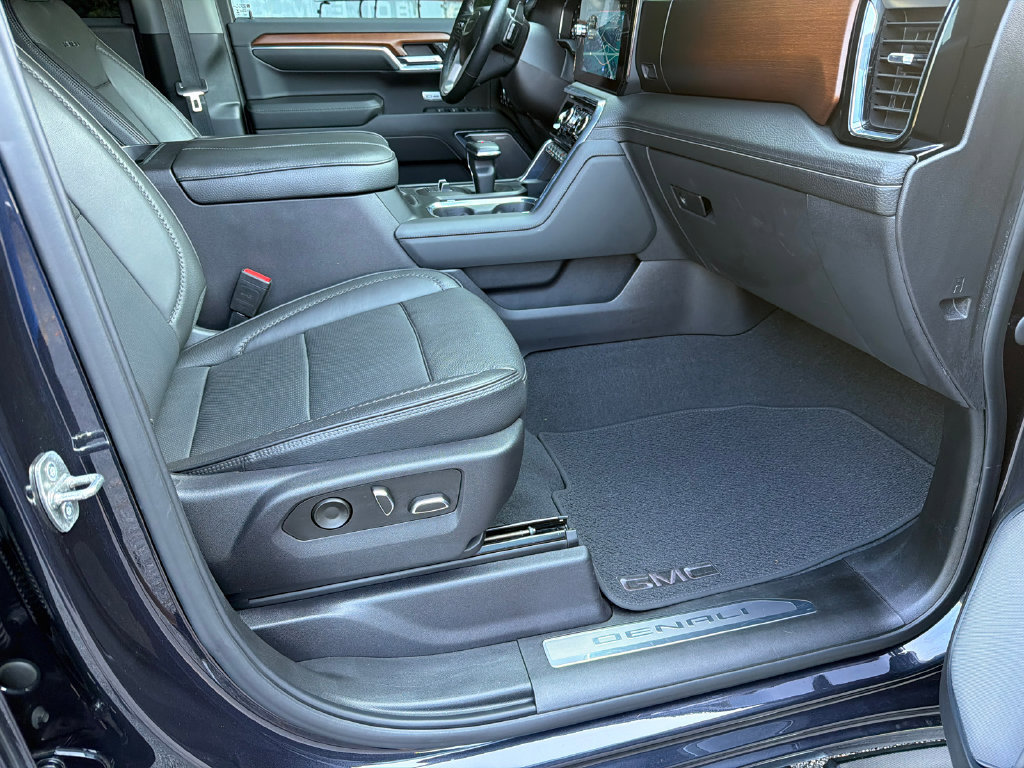 Used 2023 GMC Sierra 1500 Denali w/ Technology Package AWD/4WD image 13