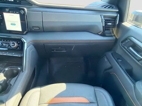 Used 2025 GMC Sierra 2500 AT4 w/ AT4 Premium Plus Package image 17