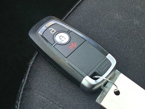 Used 2018 Ford Edge SE image 31