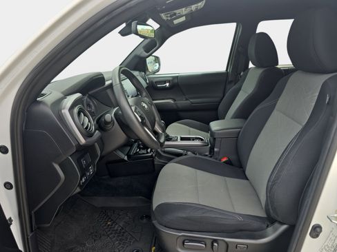 Used 2021 Toyota Tacoma TRD Off-Road AWD/4WD image 12
