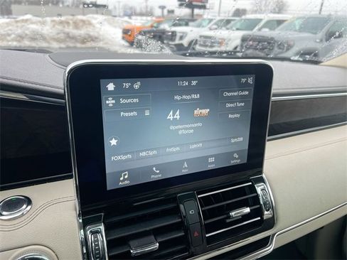 Used 2019 Lincoln Navigator Reserve image 13