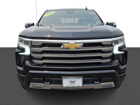 Used 2025 Chevrolet Silverado 1500 High Country w/ High Country Premium Package AWD/4WD image 2