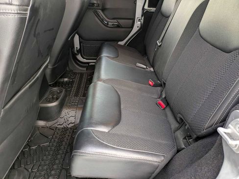 Used 2017 Jeep Wrangler Unlimited Sahara image 16