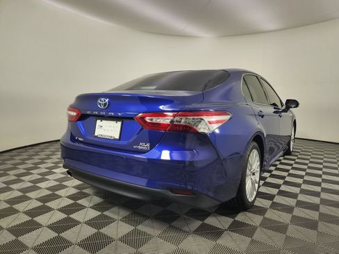 Used 2018 Toyota Camry XLE FWD image 5
