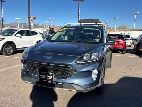 Used 2020 Ford Escape Titanium image 3