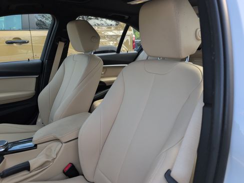 Used 2018 BMW 328d Sedan w/ Premium Package RWD image 5
