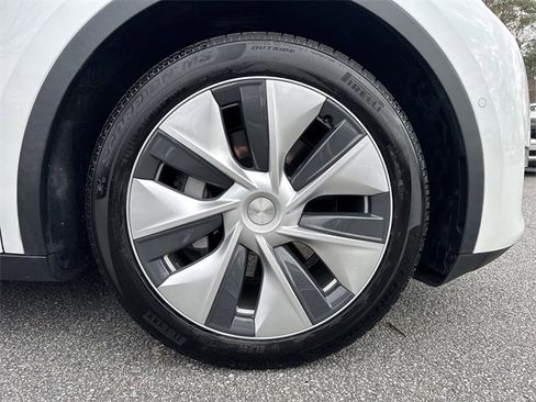 Used 2020 Tesla Model Y Long Range image 12