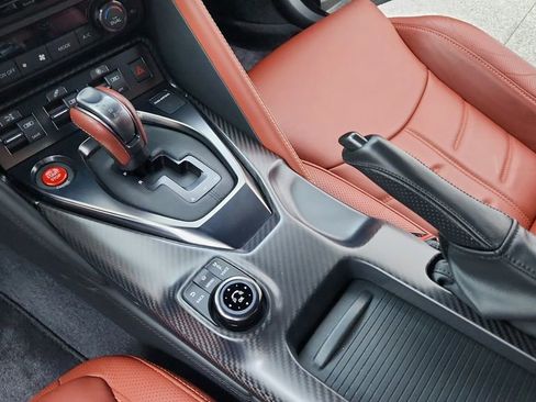 Used 2024 Nissan GT-R Premium w/ Premium Interior Package image 19