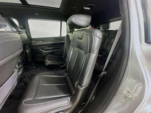 Used 2024 Jeep Grand Cherokee L Limited w/ Black Appearance Package image 24