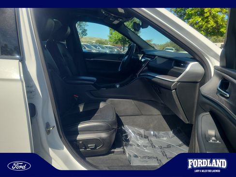 Used 2024 Jeep Grand Cherokee Limited w/ Luxury Tech Group II AWD/4WD image 19
