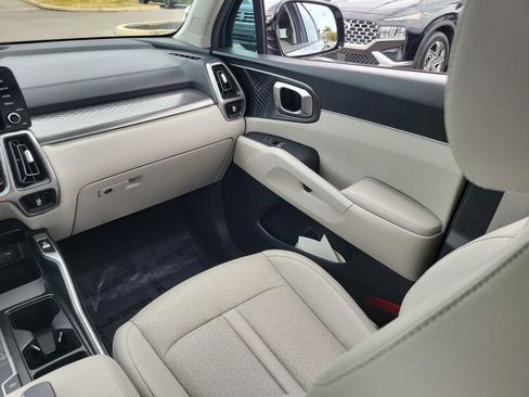 Used 2023 Kia Sorento S w/ Panoramic Sunroof Package image 17