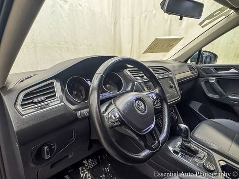 Used 2019 Volkswagen Tiguan SE w/ Panoramic Sunroof Package image 11