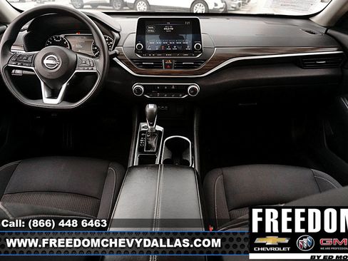 Used 2024 Nissan Altima 2.5 SV FWD image 7