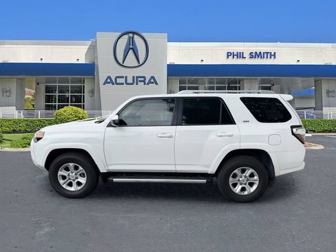 Used 2016 Toyota 4Runner SR5 AWD/4WD image 10